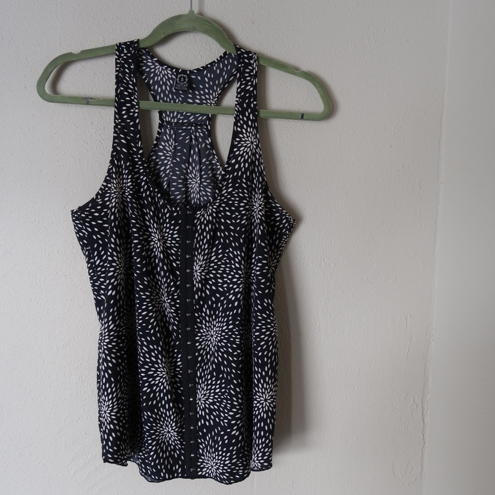 ‘Empyre’ Summer tank racer back eyelet hook